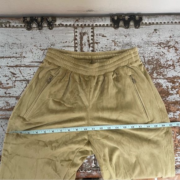 Skims Velour Joggers Gold - Picture 11 of 14